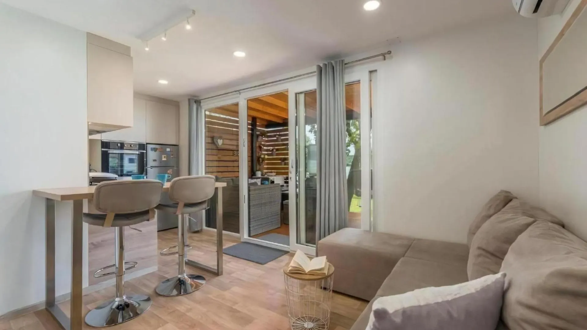 Strandhaus Ive: Beachfront Oasis with Whirlpool and Olive Grove Pula Croatia