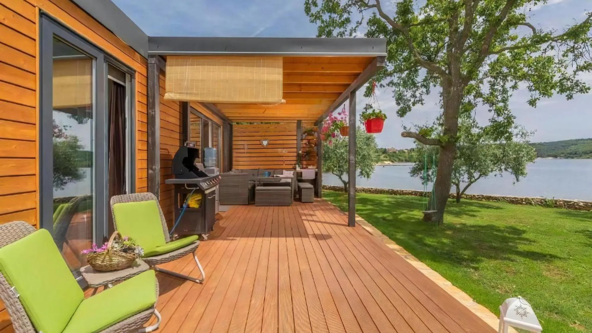 Holiday home Strandhaus Ive: Beachfront Oasis with Whirlpool and Olive Grove Pula