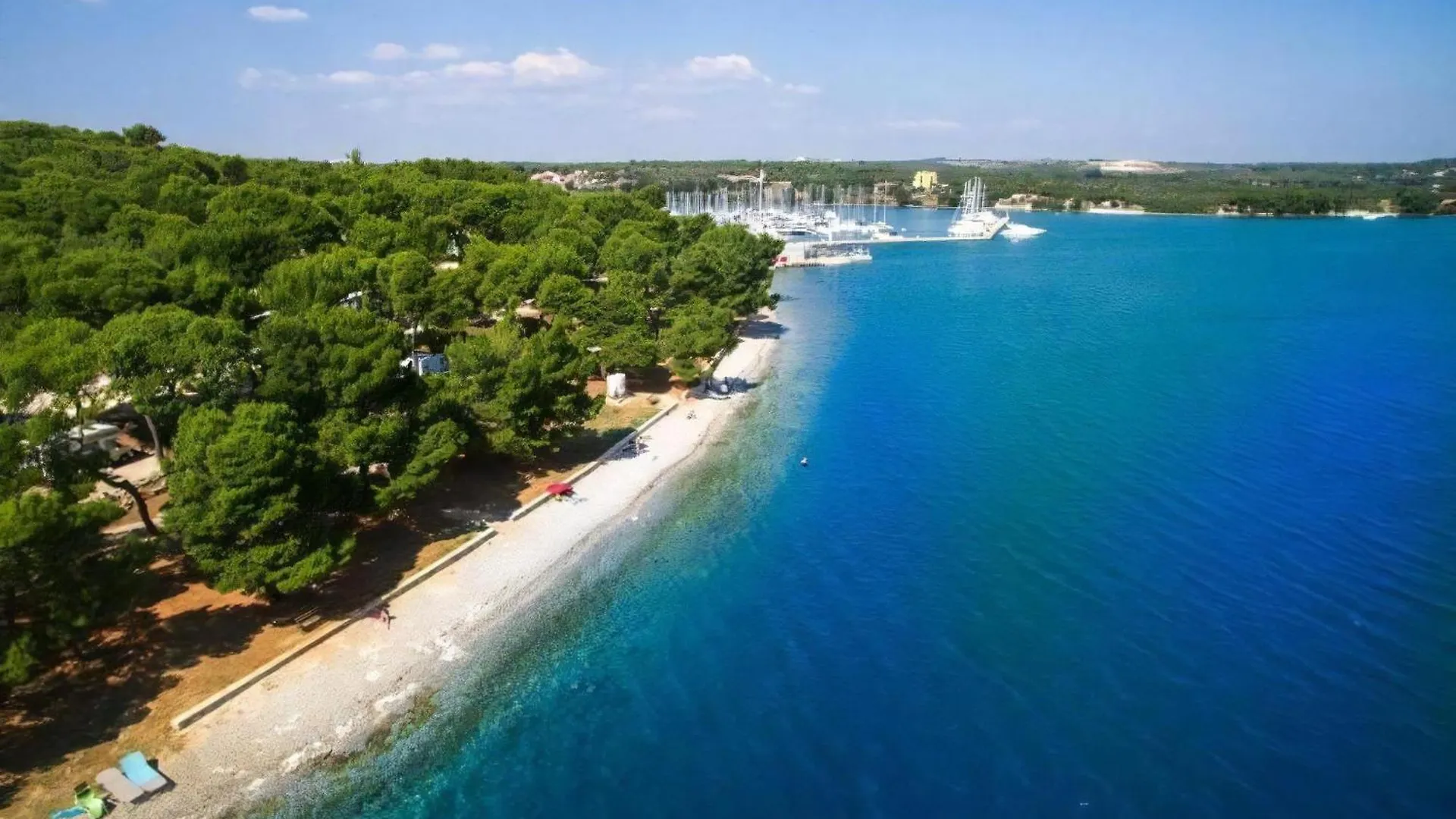 Strandhaus Ive: Beachfront Oasis with Whirlpool and Olive Grove Pula Holiday home