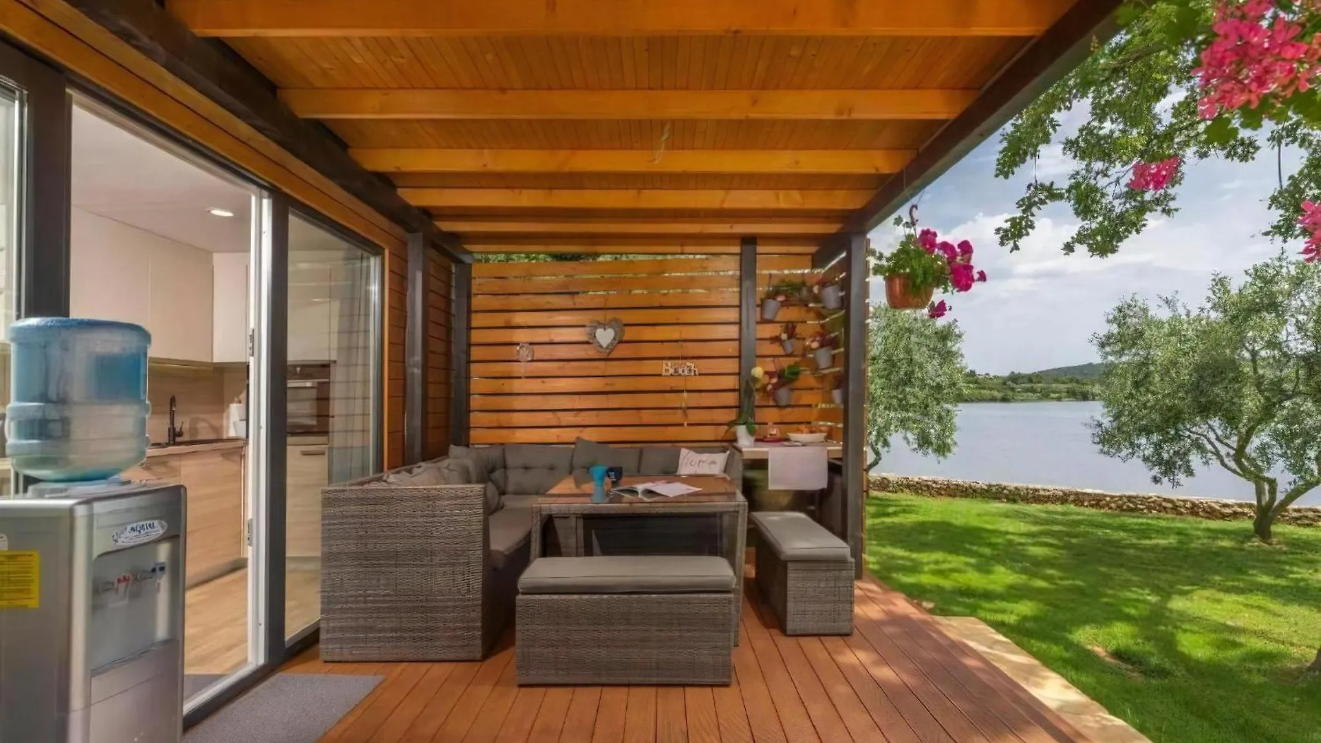 Strandhaus Ive: Beachfront Oasis with Whirlpool and Olive Grove Pula 0*,